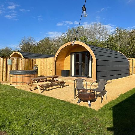 Lois' Pod With Hot Tub, Near Airport Hotel Bristol Ngoại thất bức ảnh
