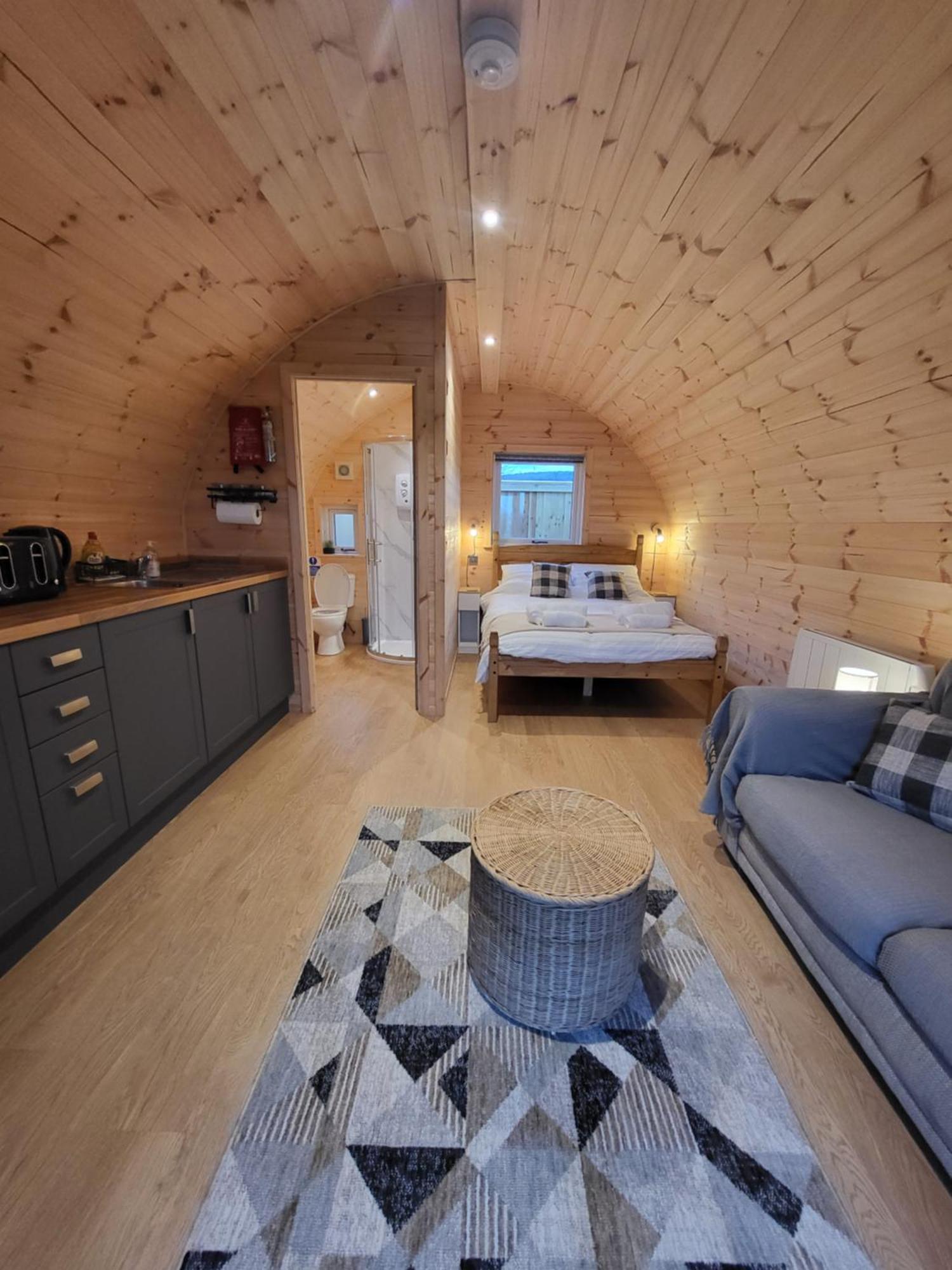 Lois' Pod With Hot Tub, Near Airport Hotel Bristol Ngoại thất bức ảnh
