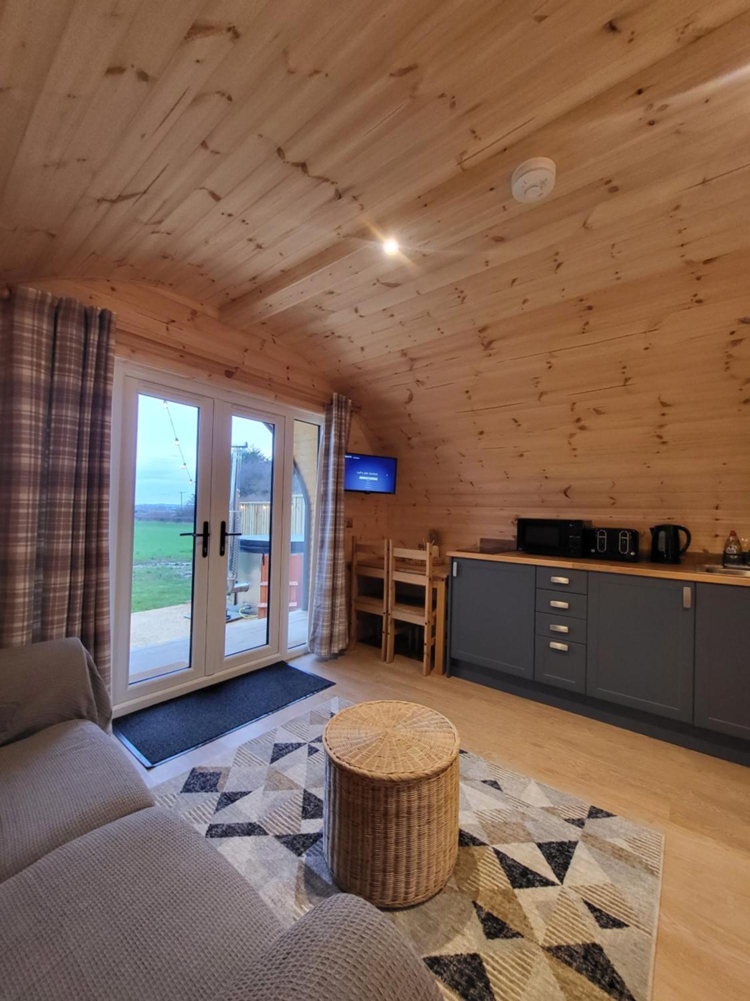 Lois' Pod With Hot Tub, Near Airport Hotel Bristol Ngoại thất bức ảnh