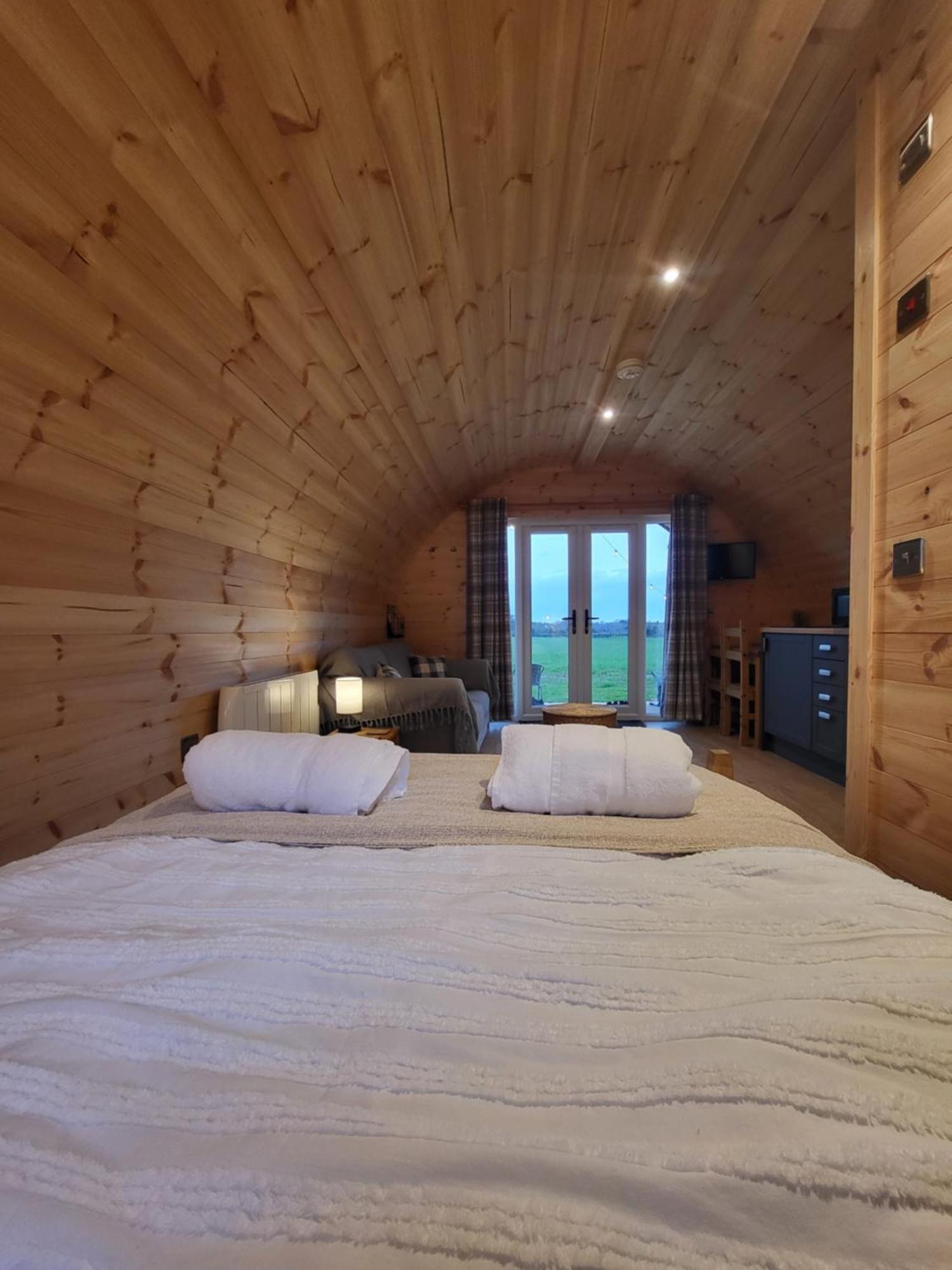 Lois' Pod With Hot Tub, Near Airport Hotel Bristol Ngoại thất bức ảnh
