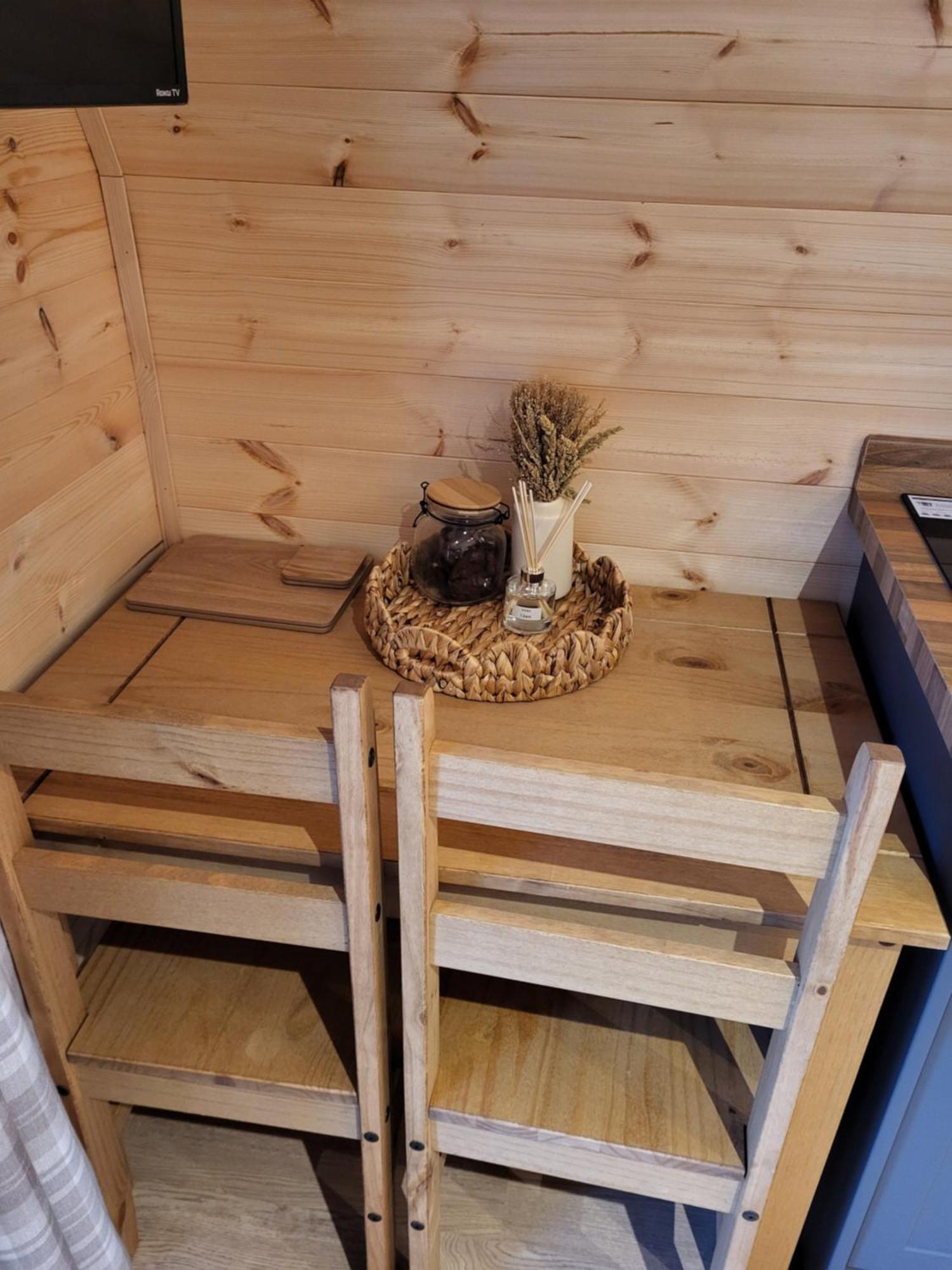 Lois' Pod With Hot Tub, Near Airport Hotel Bristol Ngoại thất bức ảnh